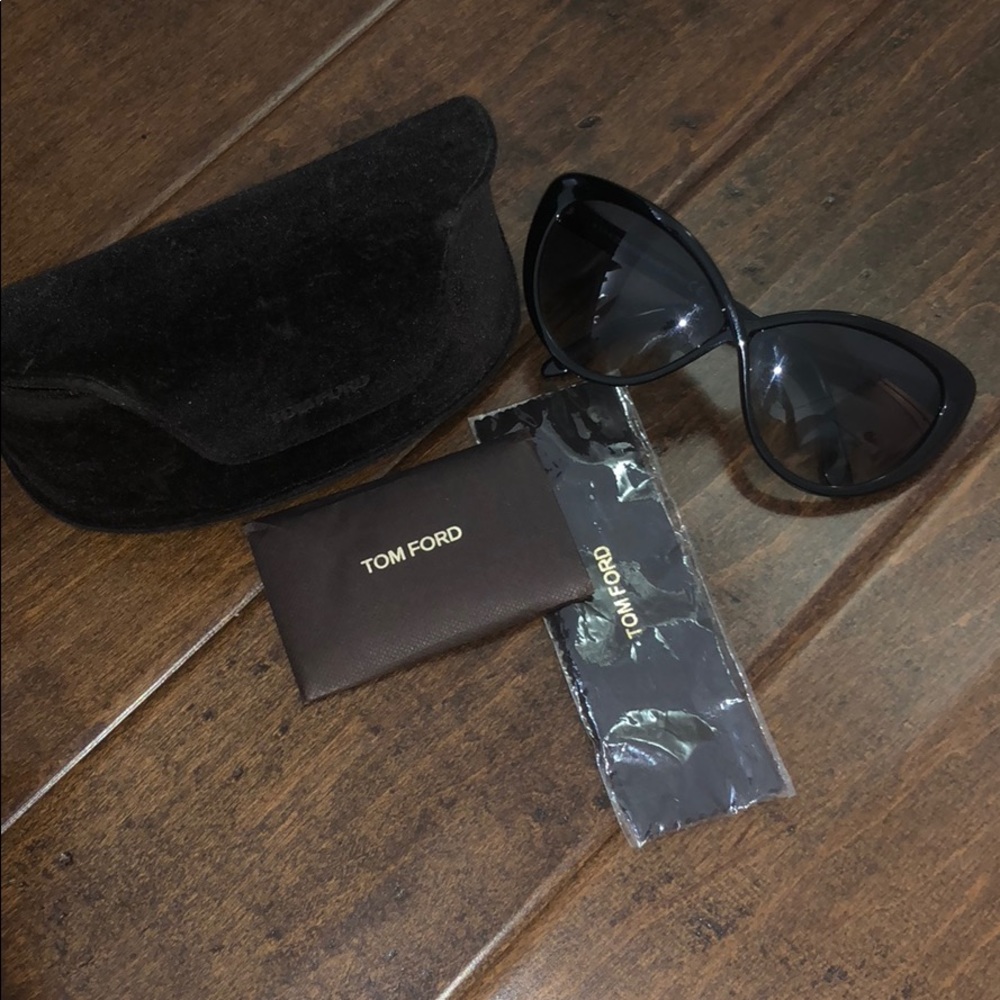 Tom Ford Madison Cat-eye Sunglasses (Black)